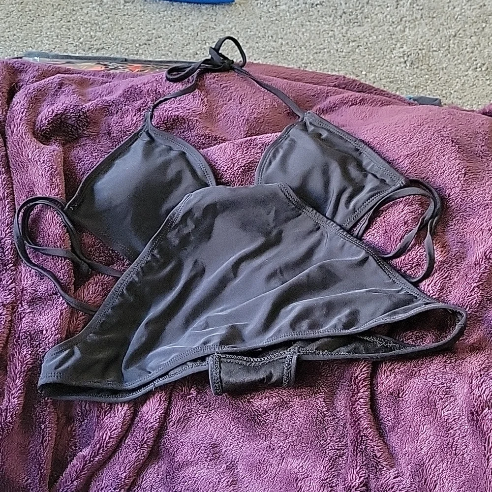 Wetseal Black Strappy Cutout One Piece swim suit, sz Small - Picture 4 of 6